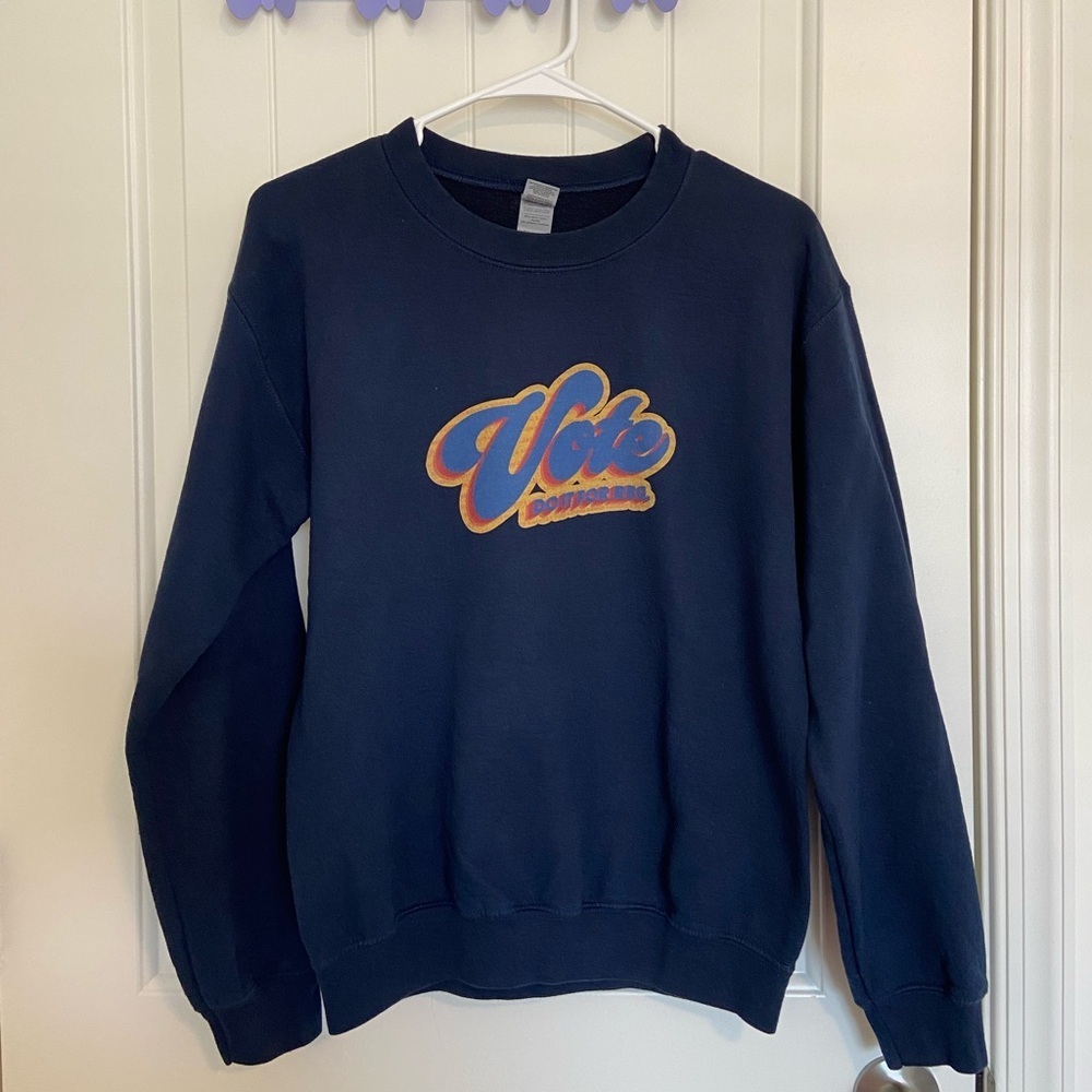 Gildan adult graphic crewneck — small